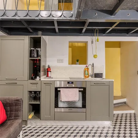 A Sensational 1br In Centre By 360 Estates