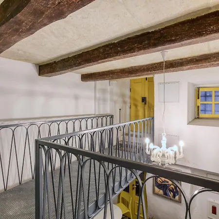 A Sensational 1br In Centre By 360 Estates